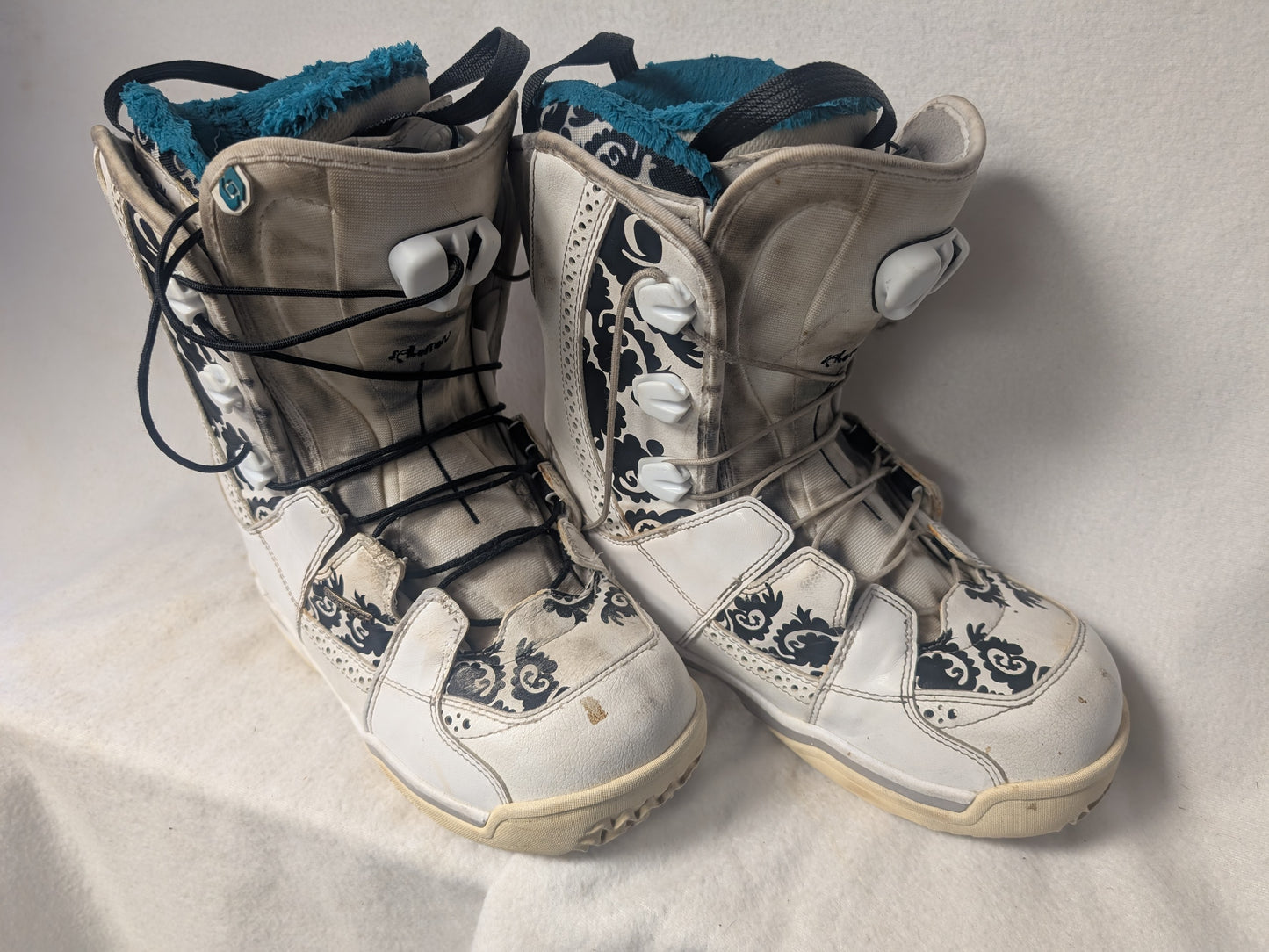 Salomon Snowboard Boots Size 8 White Used