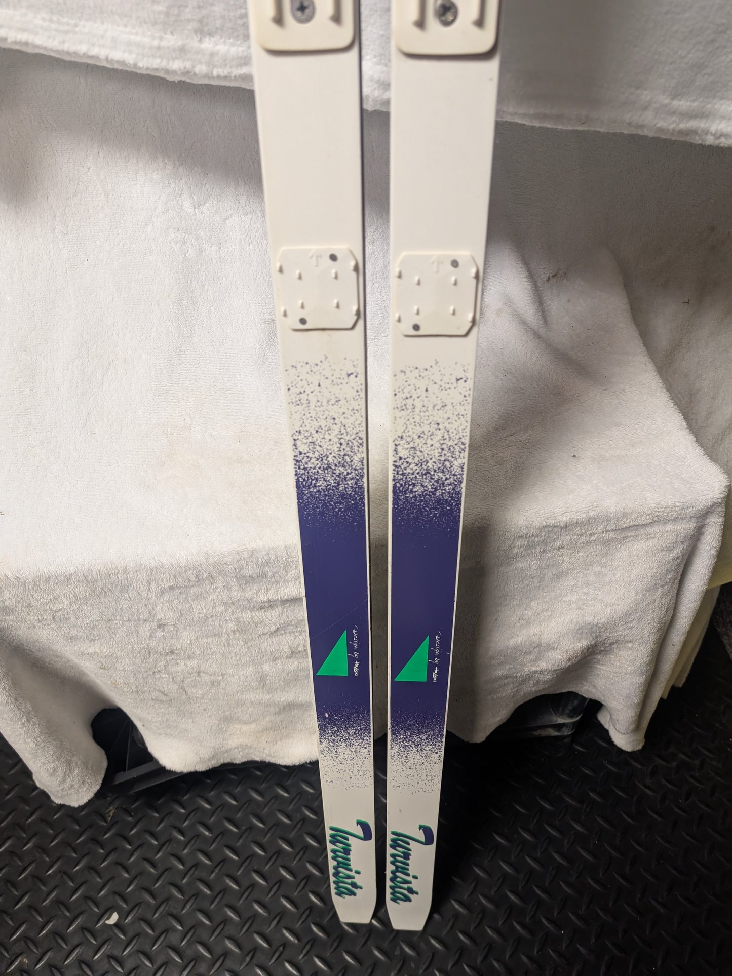 Classic Cross Country Jarvinen XC Skis NNN Bindings Size 210 Cm White Used