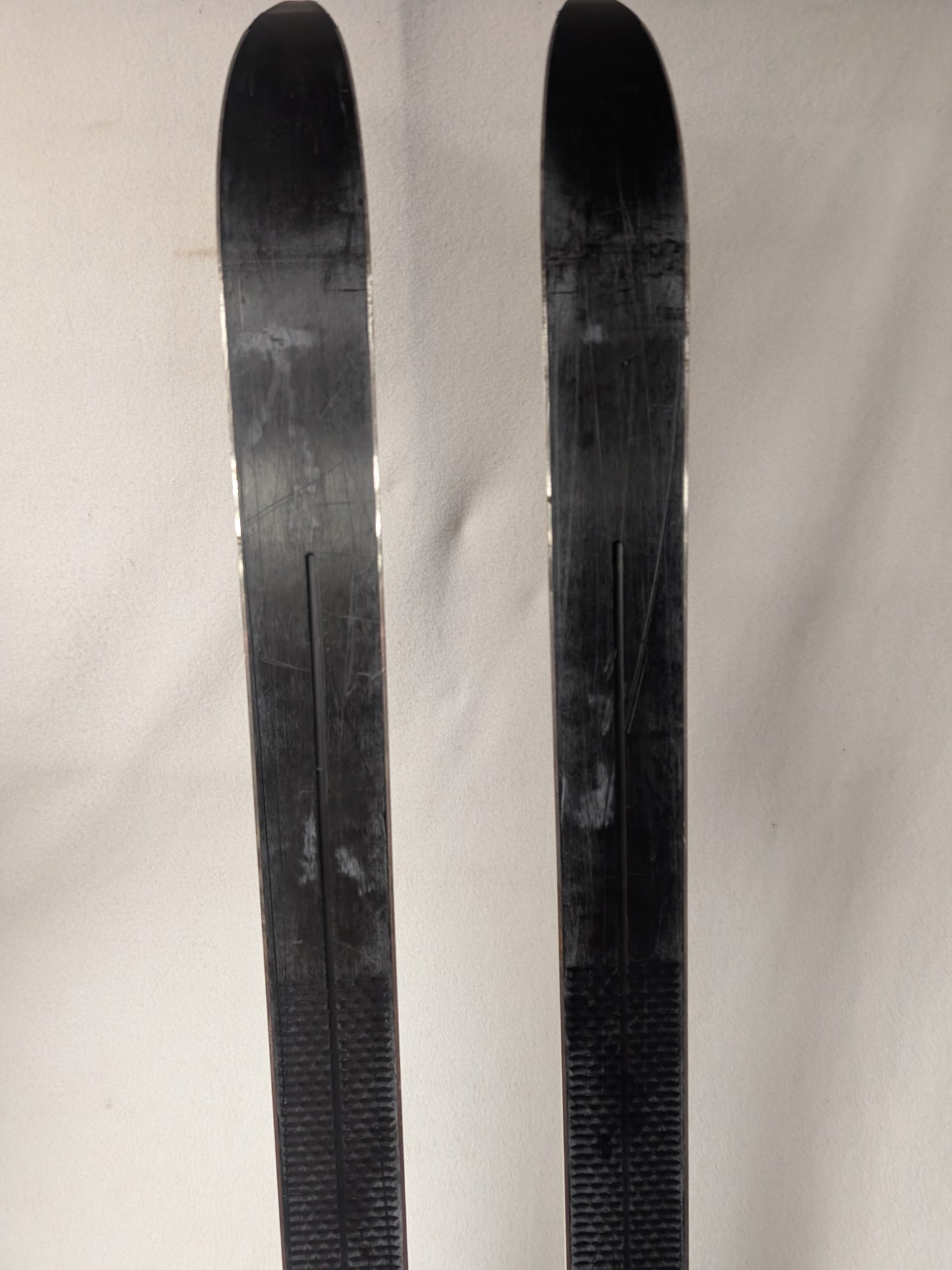 Classic Cross Country Fischer XC Skis NNN Bindings Size 168 Cm Black Used