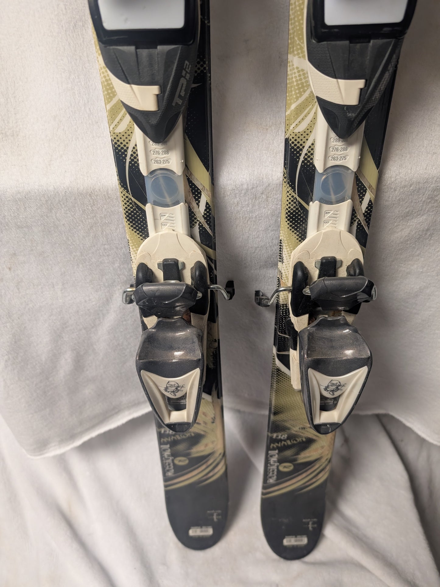 Rossignol Avalon Skis w/Saphire Bindings Size 138 Cm Color Gray Condition Used