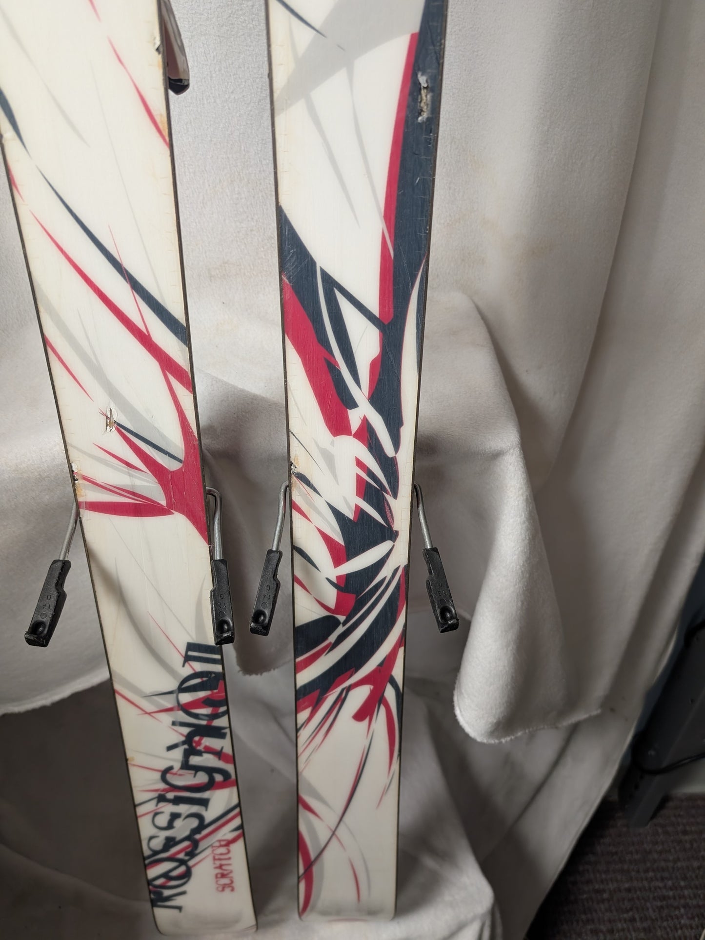 Rossignol Scratch Skis Salomon 10 Bindings 158 Cm Color Pink Condition Used