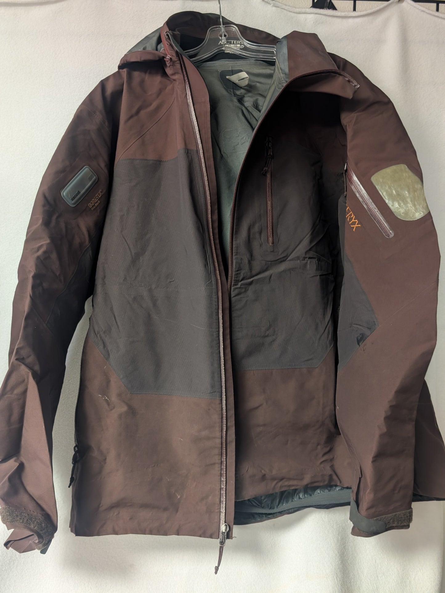 Arcteryx Shell Jacket Coat Size Extra Large  Color Brown Condition Used