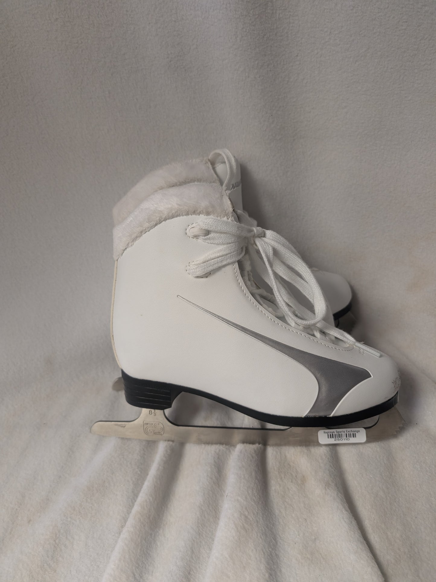 Winnwell Fur Collar Figure Ice Skates Size 2 Color White Condition Used